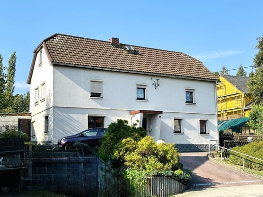 Teilsaniertes EFH mit vermieteter Einliegerwohnung in Ringenhain