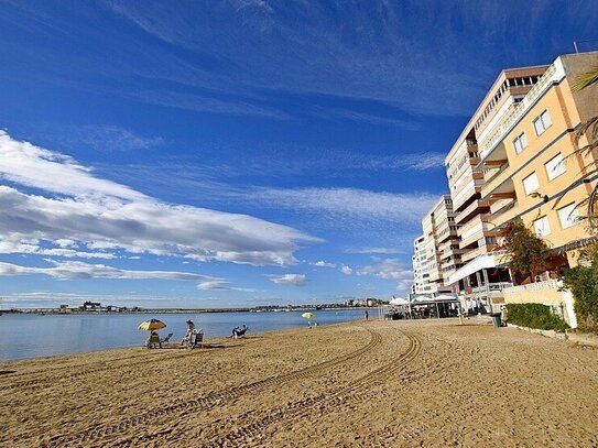 Geräumiges Apartment mit 2 Schlafzimmern und Terrasse am Strand