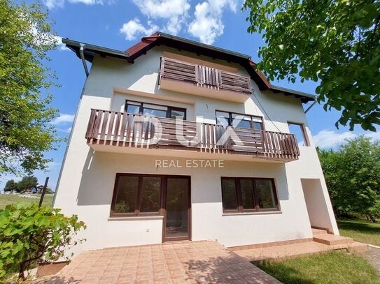 LIKA, PLITVIČKA JEZERA - Renoviertes Haus mit Schwimmbad in der Natur