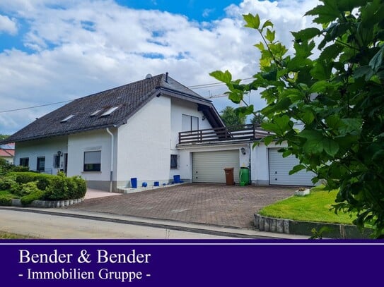 Top-gepflegter Bungalow mit Ausbaureserve und 3 Garagen in ruhiger Ortsrandlage!