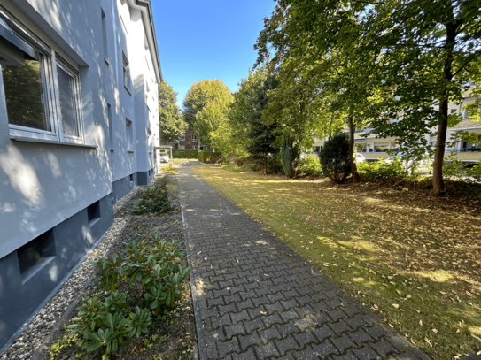 Seltenheitswert ! 2 Zimmer + Balkon + 70 m2 Garten