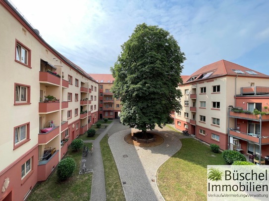 Helle 2-Zimmer-Wohnung mit Balkon in charmantem Mehrfamilienhaus