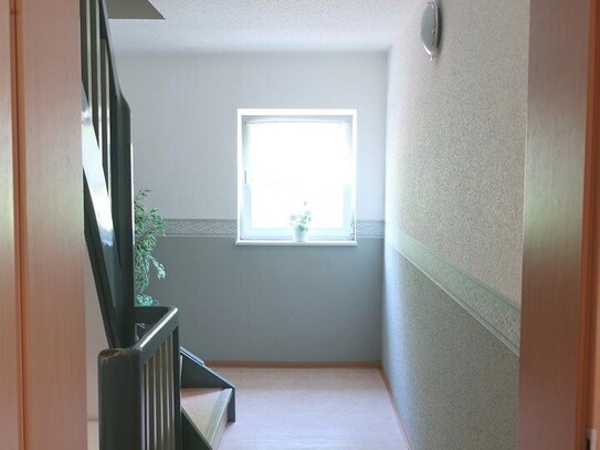 HELL und FREUNDLICH ! Schöne 3R-Wohnung + EBK in Grünhain-Beierfeld, ca. 69 m²