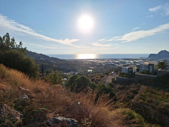 Mediterranes Grundstück mit Panorama-Meerblick mit 1 Haus, 1 Bungalow