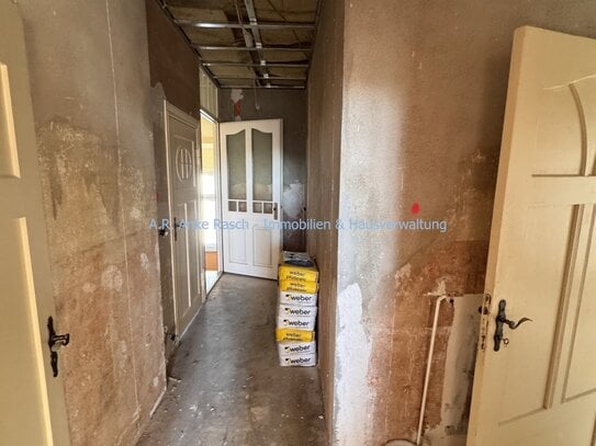 Erstbezug nach Sanierung - 4,5 Zimmer, Altbau, Balkon