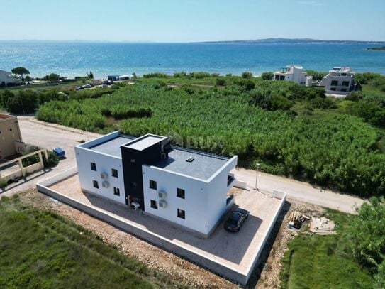 ZADAR, PRIVLAKA – Neubau! Hervorragendes Penthouse nur 140 Meter vom Strand entfernt mit unwiderstehlichem Meerblick! S3