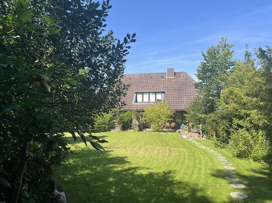 Zweifamilienhaus mit Fördeblick und traumhaftem Grundstück in Laboe