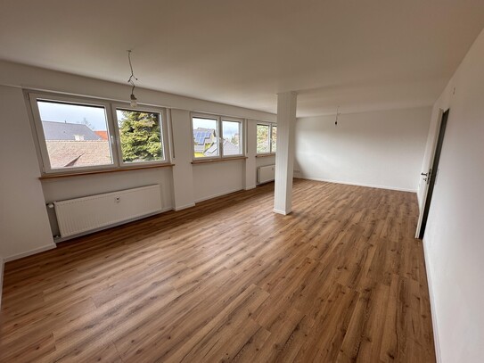 Provisionsfrei - Helle, großzügige Wohnung in ruhiger Lage; frisch renoviert + bezugsfertig