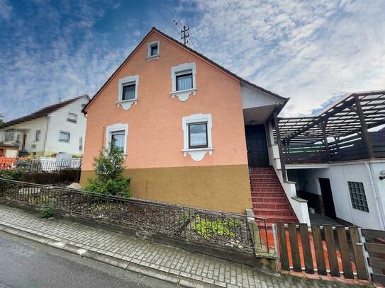 Doppelhaushälfte mit Nebengebäude in Sinsheim-Hoffenheim!