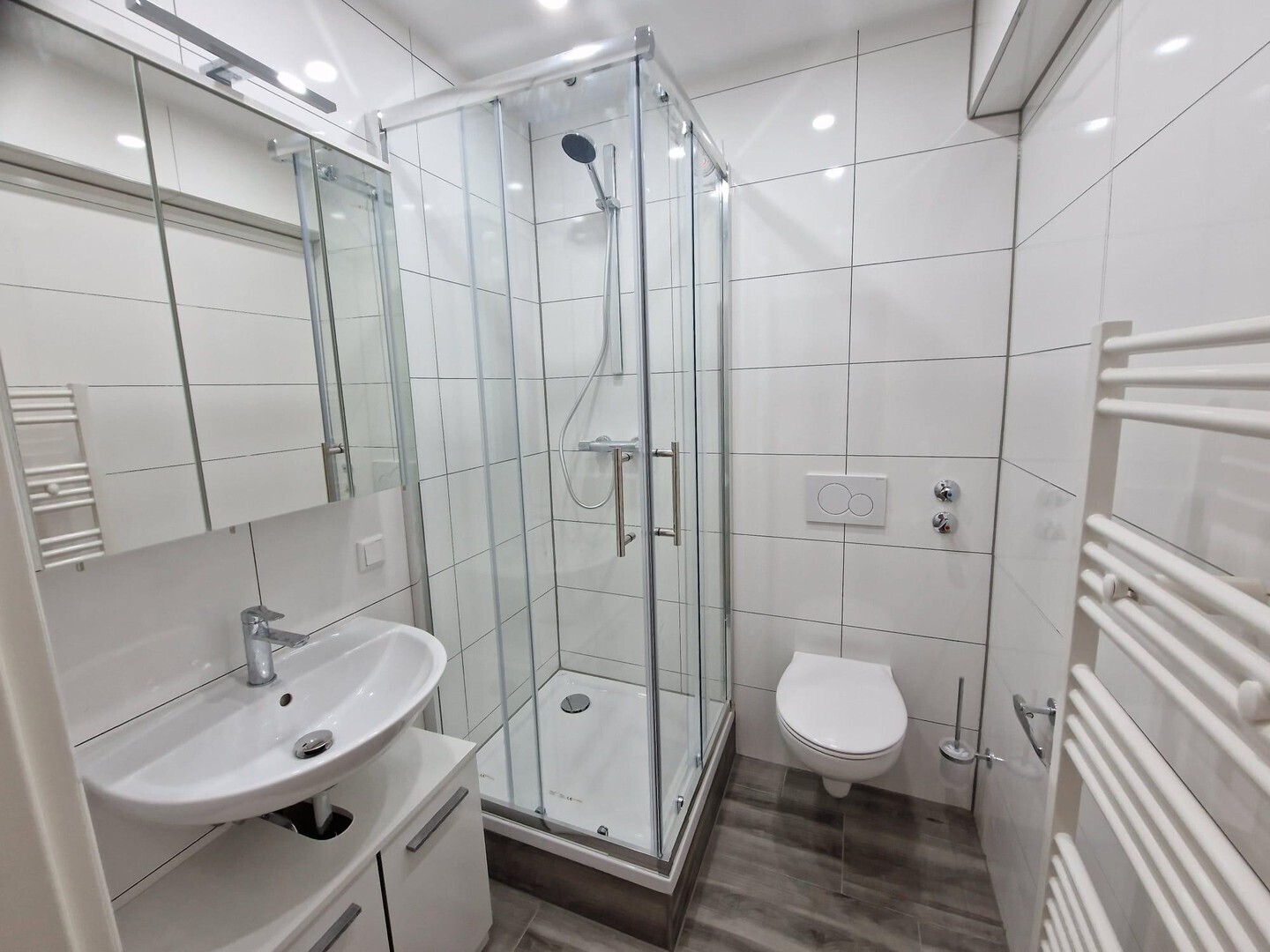                                                               Kernsanierte 2-Zimmer-Wohnung mit Balkon u. guter Verkehrsanbindung                                                       in Süd (Ingolstadt)