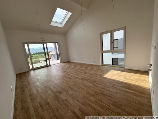 W305 | Stilvolle Neubau-Wohnung im 2.OG/DG mit Balkon, Einbauküche, Kellerraum und TG-Stellplätzen