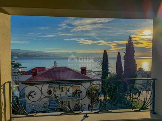 OPATIJA, ZENTRUM – 3-Zimmer-Wohnung 140 m2 in einem neuen Gebäude im Zentrum von Opatija, Garage, Terrasse, Meerblick