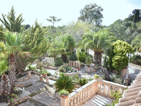 Ausbaufähige Finca mit viel Potenzial und Schwimmbad... auch für 2 Familien geeignet!!!