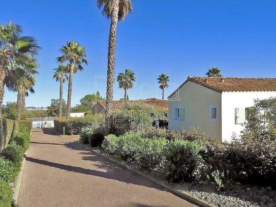 ROQUEBRUNE-SUR-ARGENS : Charmante maison 3/4 chambres, proche plages et commodités