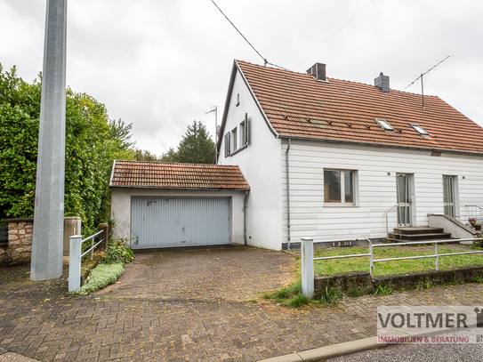 STORCHENPLATZ - sanierungsbedürftige Doppelhaushälfte mit Garten & Garage!