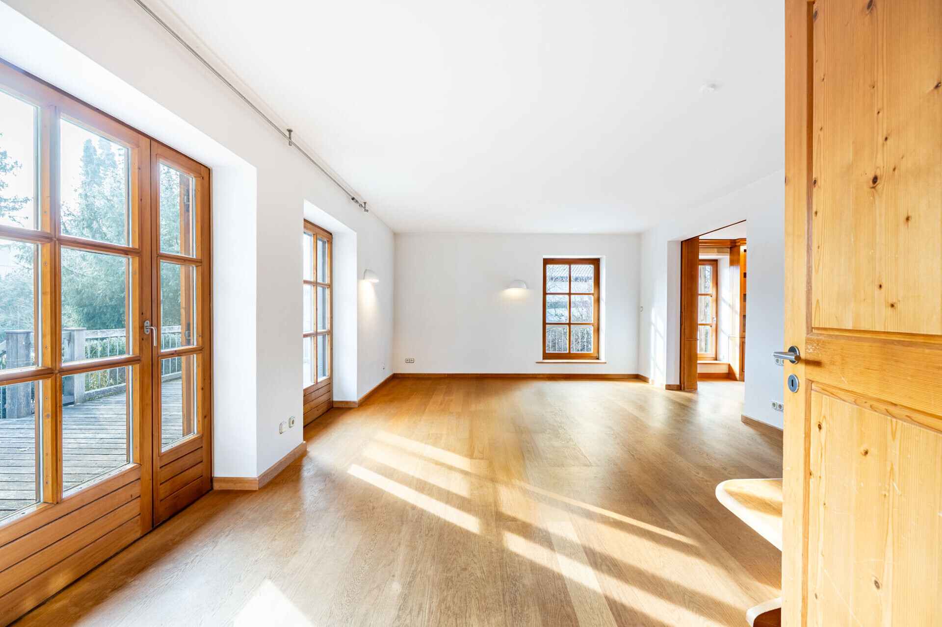 Rarität! Großes Anwesen auf parkähnlichem Grundstück in familienfreundlicher Lage