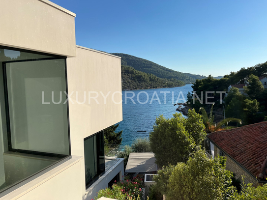 Moderne Poolvilla direkt am Meer auf der Insel Korcula