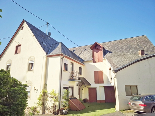 Kröv-Zentrum: 1-2 Familienhaus mit Stellplätzen und Freisitz in zentraler Lage!