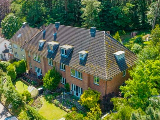 Altbau-Traum im sanierten Gründerzeithaus – Blick ins Grüne & mit großem Garten!