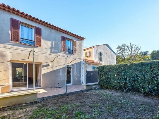 ROQUEBRUNE-SUR-ARGENS: Charmante 4-Zimmer-Doppelhaushälfte, Garage, Pool