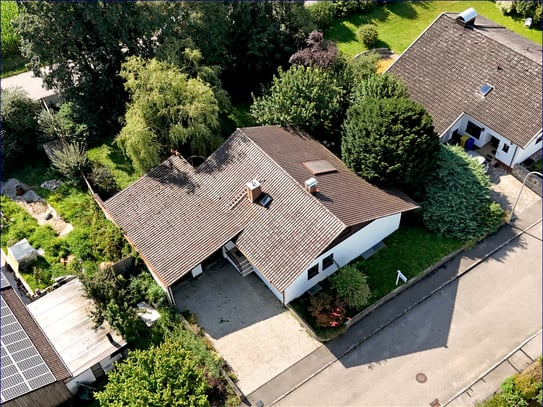 Charmantes, freistehendes 
Einfamilienhaus in Siedlungslage 
in Burgkirchen/Holzen