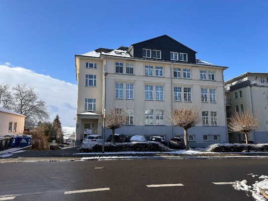 Gemütliche, kleine 2-Zi. Wohnung mit Balkon und Fernblick