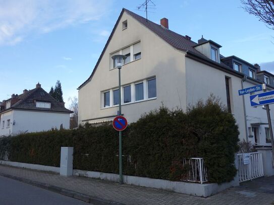 Ludwigshafen Malerviertel - 2-Zimmer-Wohnung mit Wintergarten, Balkon, Garten und Garage.