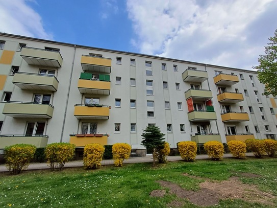 Neu saniert 2-Zimmerwohnung mit Balkon - 1. OG mitte