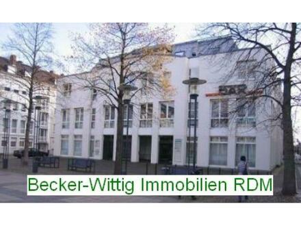 Lichtdurchflutete, schicke Büros/Praxen direkt am Krefelder Rathaus! 140 bis 502 m². Provisionsfrei.