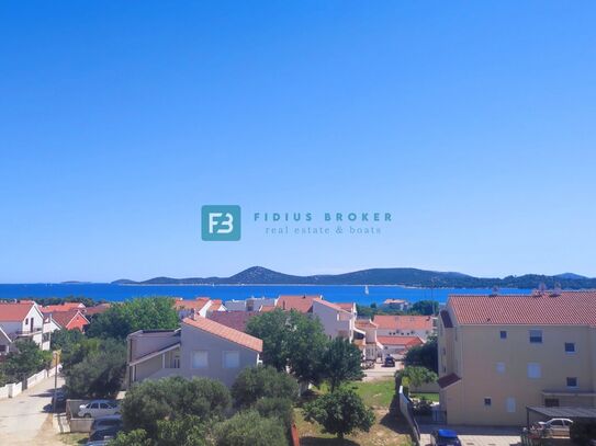 VODICE, Neubau, 2. Etage, 450 m vom Strand entfernt, Meerblick, Aufzug