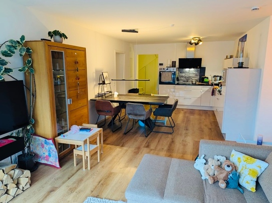 In Vorbereitung: Neu und topmodern möbliert mit toller Terrasse für 3-12 Monate in schöner Lage von Leutersberg