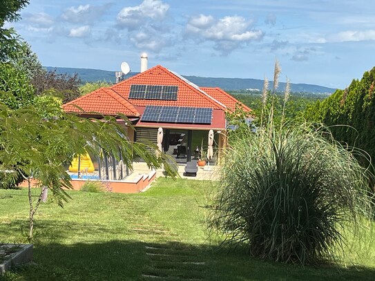 IHR UNGARN EXPERTE "Niedrig-Energiehaus mit Pool und großem Grundstück, zu verkaufen"