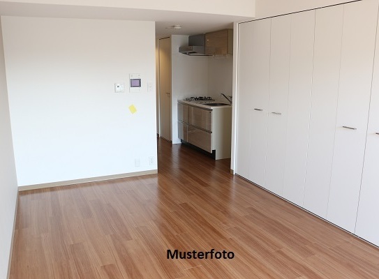 2-Zimmer-Wohnung großem Balkon und Pkw-Stellplatz