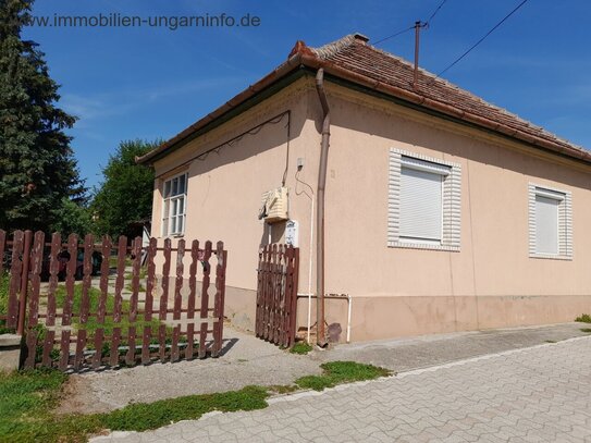 Einfamilienhaus in einer Kleinstadt 12 km südlich des Plattensees zu verkaufen