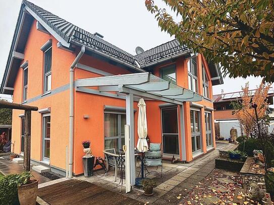 Neuer Preis! Charmantes, gepflegtes Einfamilienhaus mit einladender Terrasse und Garten.