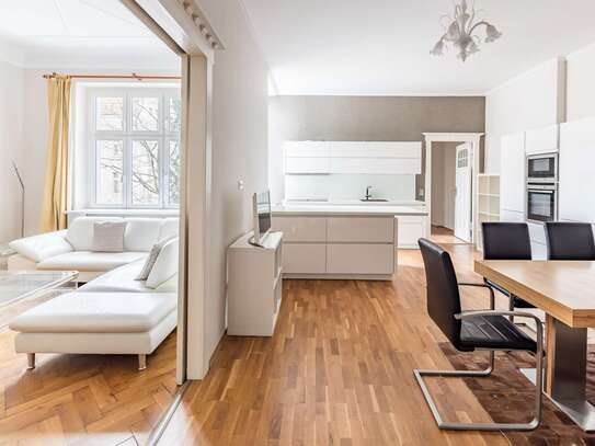 Elegante Altbauwohnung mit Balkon und edlem Parkett in Berlin-Grunewald