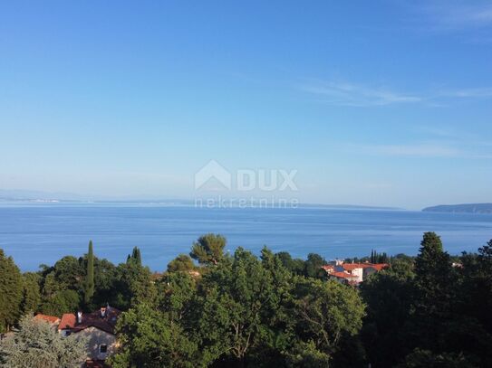 OPATIJA, OPRIĆ - Grundstück mit Meerblick und Projekt für 3 Wohnungen