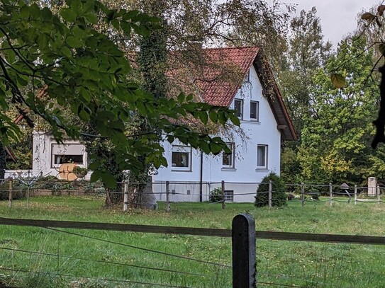 Naturverbundenes Wohnen in idyllischer Lage – EFH mit Einliegerwhg. am 31.10.2024 zu ersteigern!