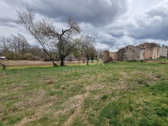 ISTRIEN, ŽMINJ - Geräumiges Baugrundstück mit Steinruinen