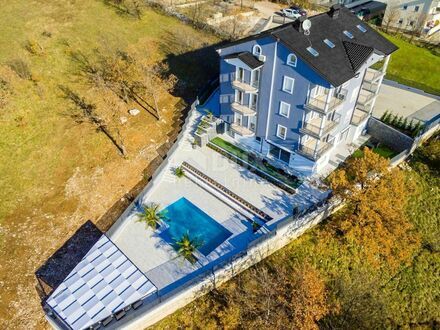 VIŠKOVO, MARČELJI – exklusive zweistöckige Wohnung 144 m2 mit Nutzung des Pools – Meerblick