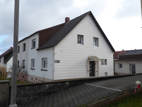 Renoviertes Einfamilienhaus mit Nebengebäude/Garage