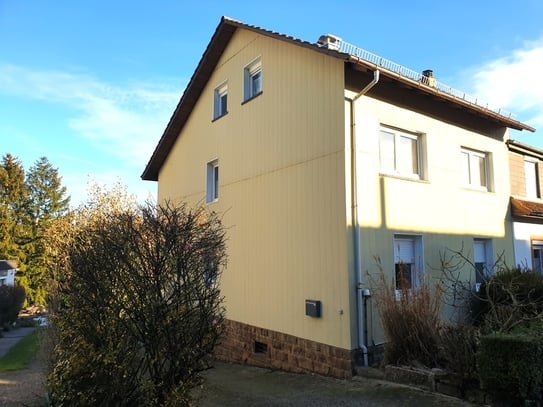 FAMILIENHAUS MIT 5 SCHLAFZIMMERN, GÄSTE WC, WERKSTATT, GROßEM GARTEN, GARAGE...