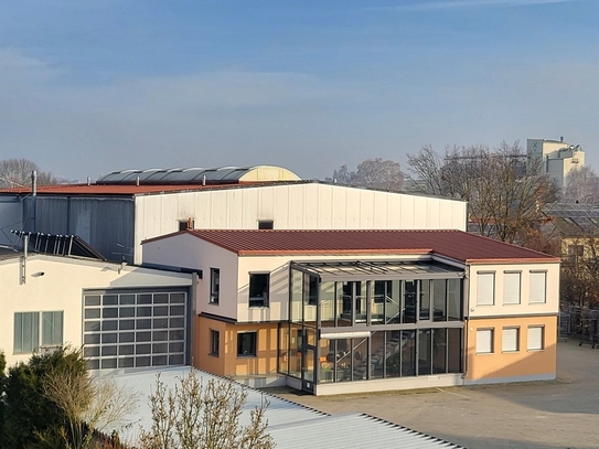 Gewerbeanwesen mit Hallen, Büro, Freiflächen & Wohnhaus