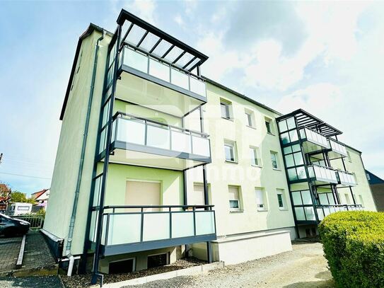 Schöne modernisierte 4 Zimmer Wohnung mit Balkon und Garage in gepflegter Wohnanlage