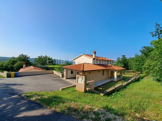 Abgeschiedene Villa mit Meerblick