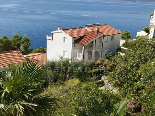 MAKARSKA, BAŠKA VODA - Haus mit 5 Wohnungen mit Meerblick! GELEGENHEIT!