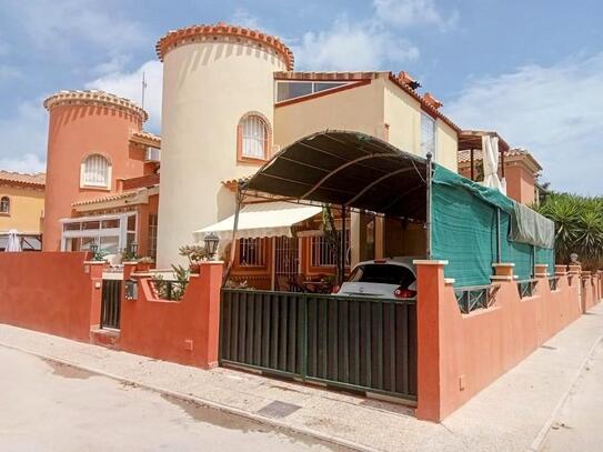 Villa in Orihuela Costa with 3