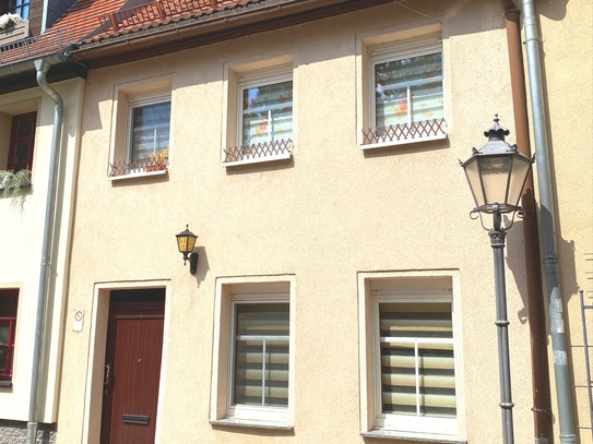 Stadthaus in zentraler Lage in einem beliebten Stadtviertel von Altenburg teilsaniert zu verkaufen