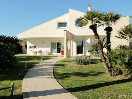 Trecastagni (CN) moderne Villa mit Pool