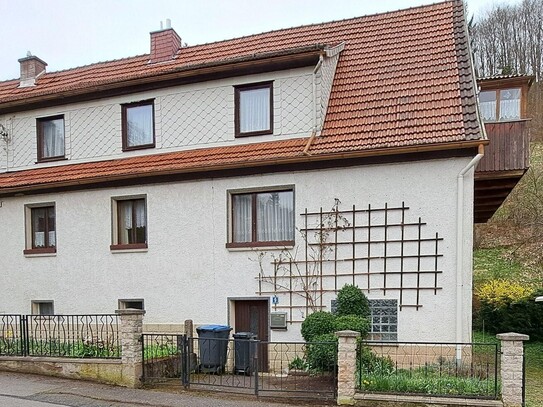 Gemütliche Doppelhaushälfte mit Gartenidylle in Kleinschmalkalden – Ihr neues Zuhause im Grünen!"